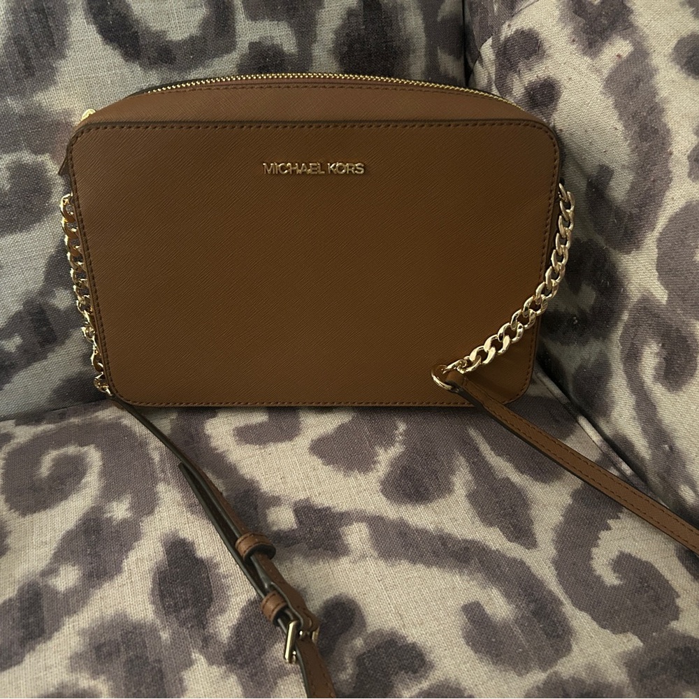 Michael Kors Jet Set Crossbody ~ color: luggage